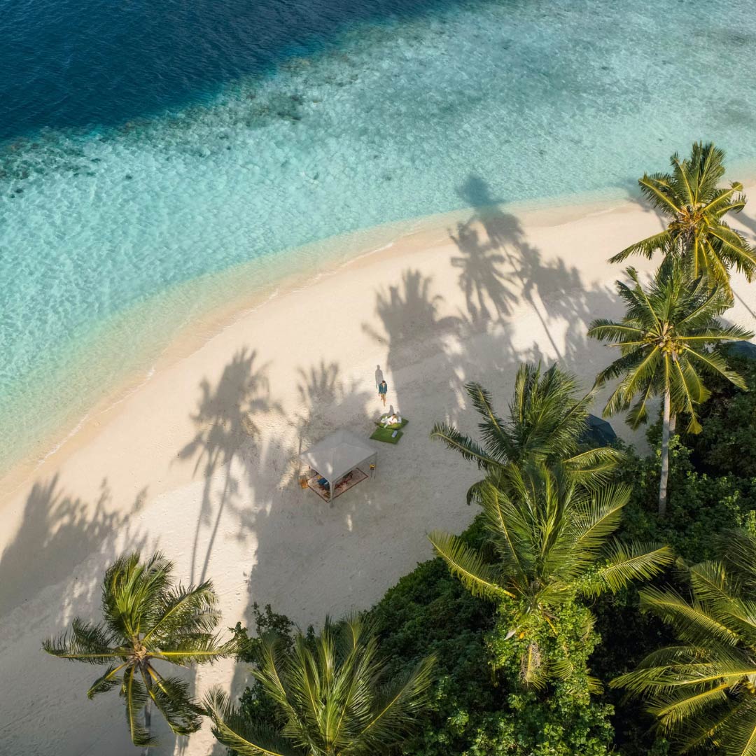 Gewinnspiel Malediven: Raffles Picknick am Strand